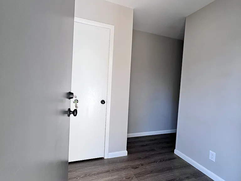 401 Century Ct — Photo 3