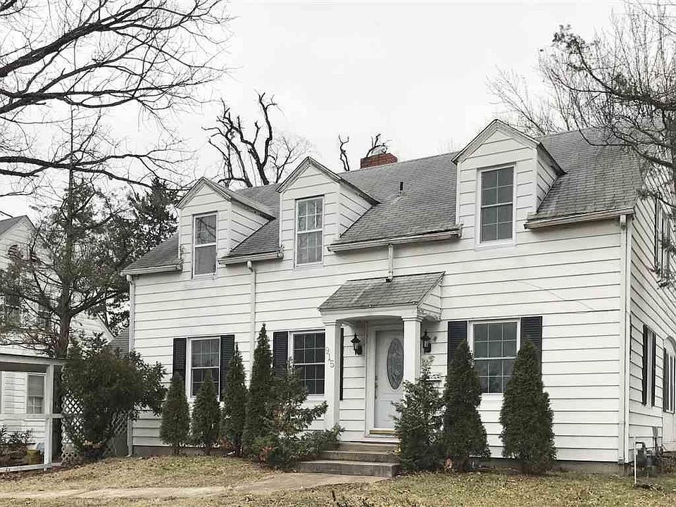 2nd image of 915 Crescent Dr