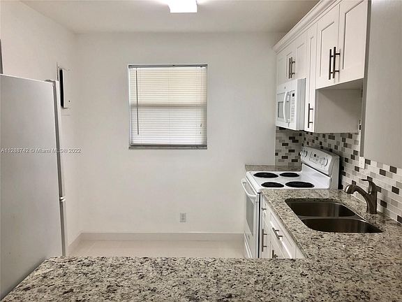 5th image of 5530 Lakewood Cir N APT 722