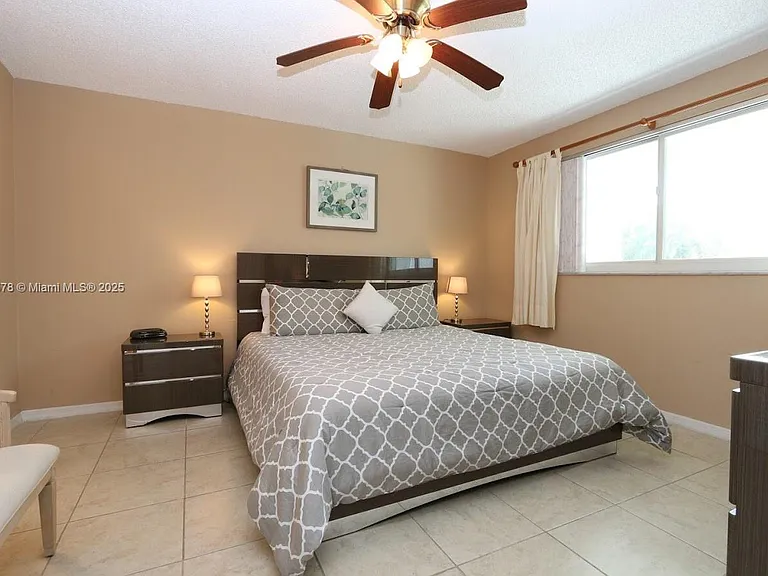 17800 N Bay Rd #404 — Photo 13