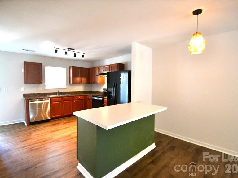 843 Plaza Walk Dr — Photo 33