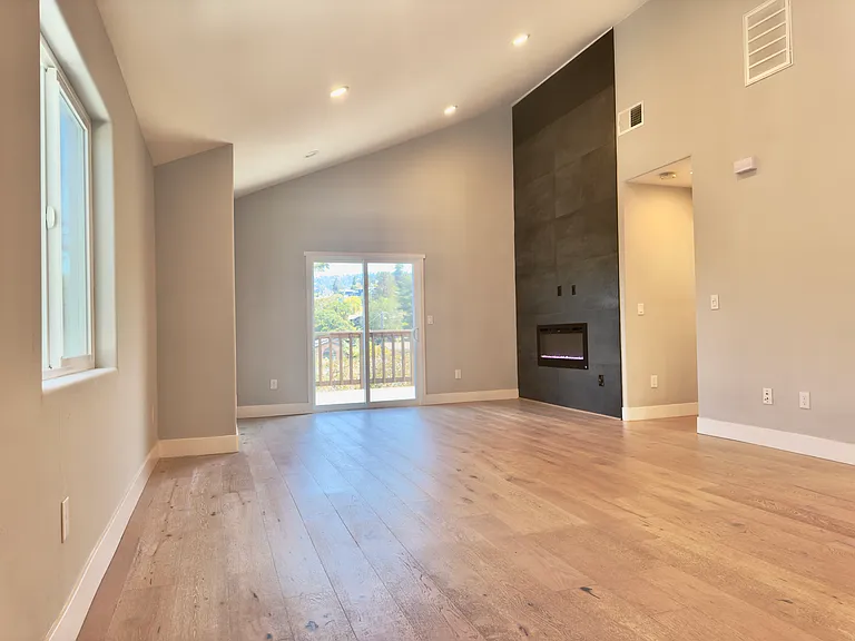 914 Everett Ave — Photo 99