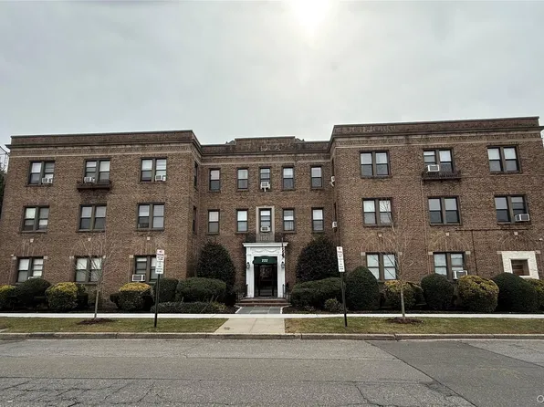 222 7th Street #2H, Garden City, NY 11530