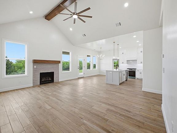 2nd image of 1228 Twin Oaks Dr