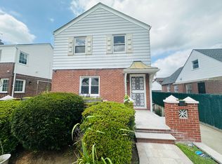 76-12 175th St, Fresh Meadows, NY 11366