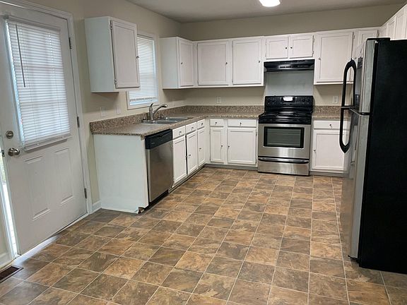 3rd image of 233 Willow Oaks Dr