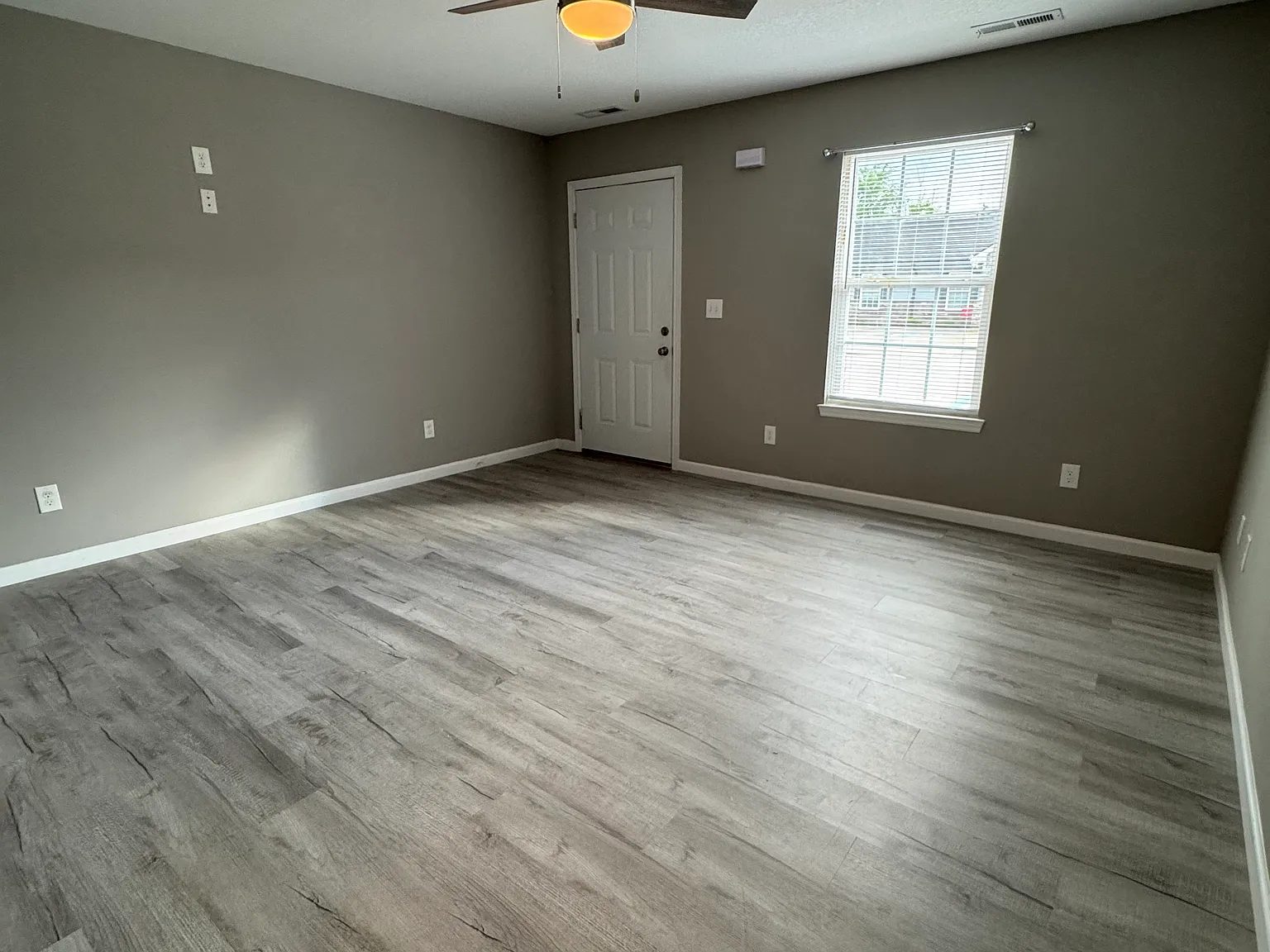 2 bed, 1000 sqft, $1,300 — Photo 4