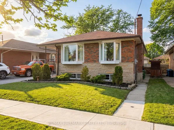 7 Grassington Cres, Toronto, ON M1G 1X4