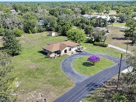 4th image of 2500 Country Club Rd