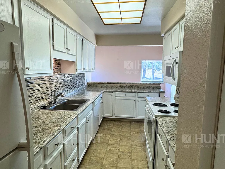 6410 E Buttercup Dr — Photo 2