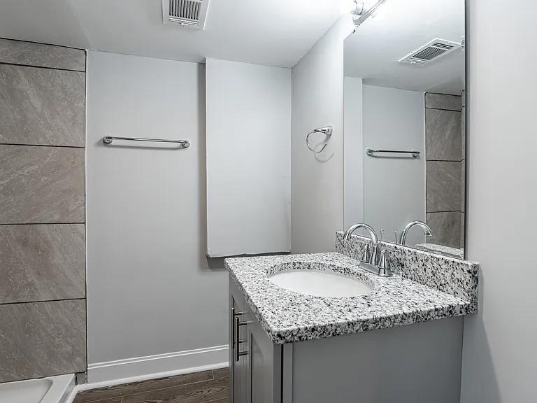 202 Carolina St — Photo 11
