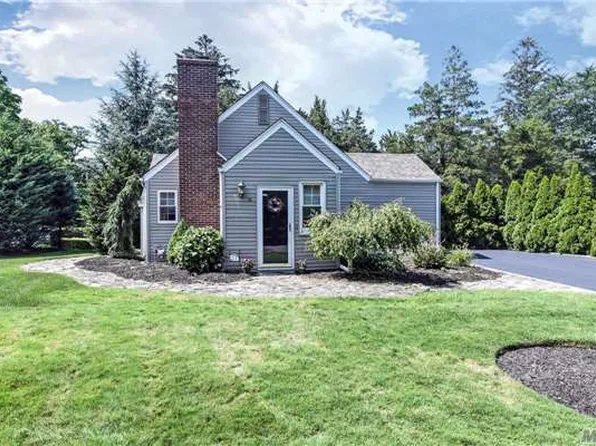 21 Harbor Hill Rd, East Setauket, NY 11733
