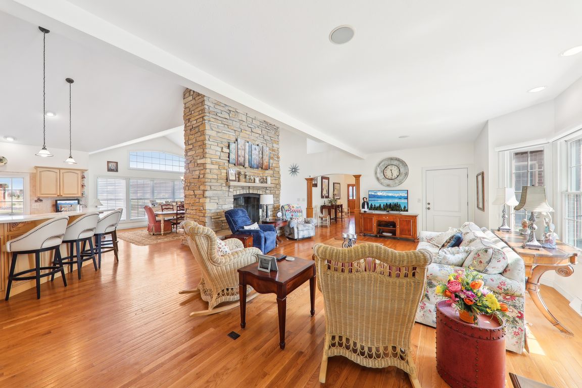 900 Deer Cir Dr-018.jpg