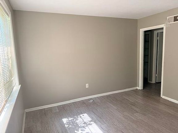 3rd image of 2601 Darlene St