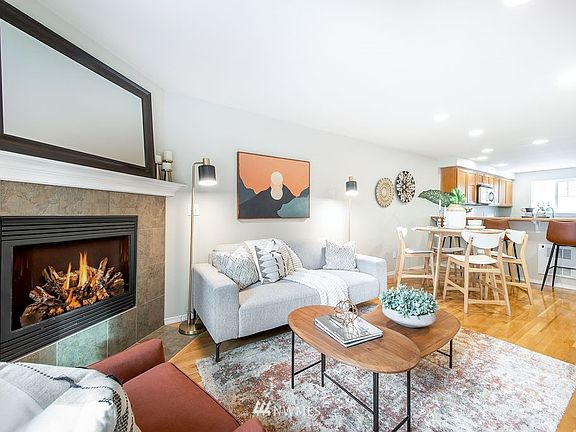 5th image of 13721 Greenwood Avenue N #B