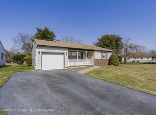 2 Eton Rd, Toms River, NJ 08757