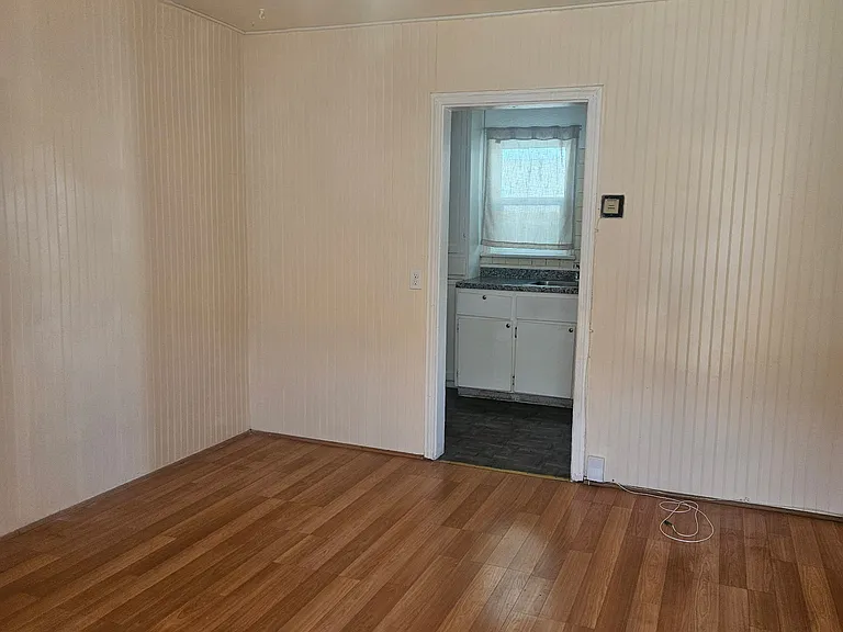 956 W Oliver St #6 — Photo 2