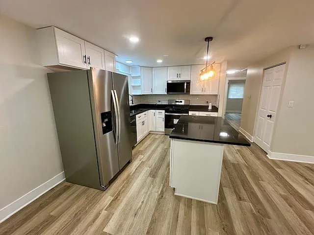 1707 Winthrop Ln — Photo 3