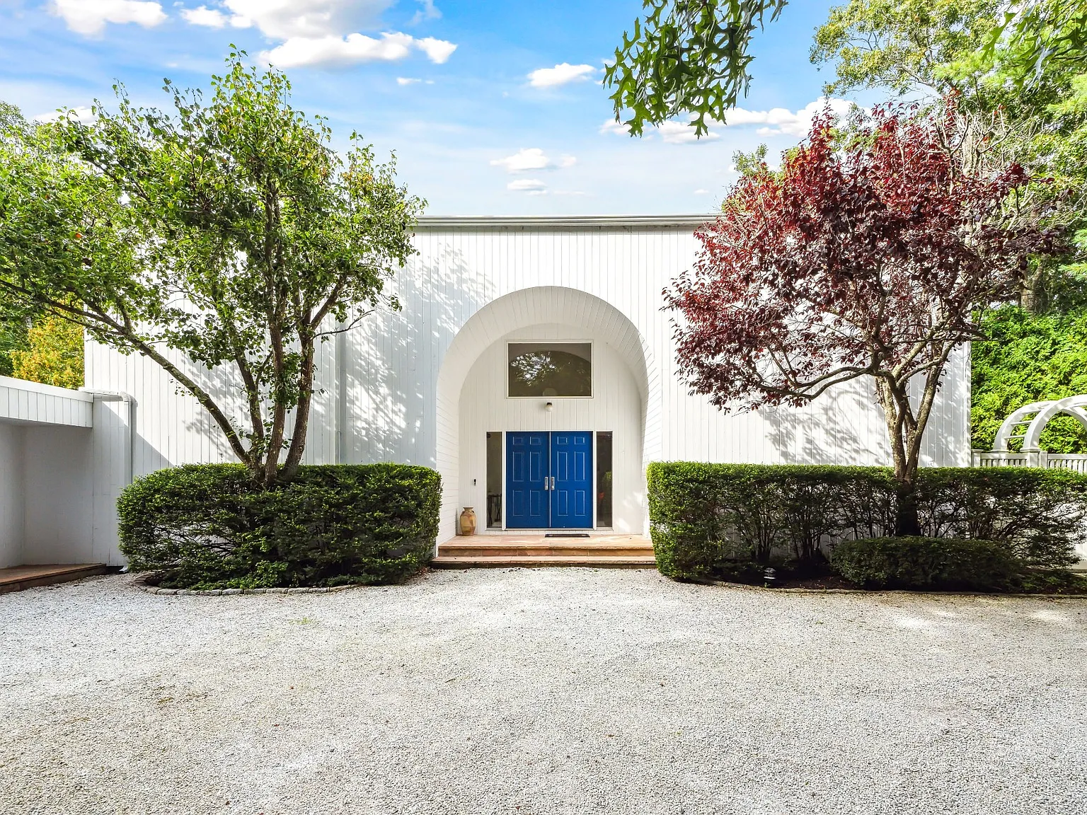 Quogue Village Contemporary — Photo 1