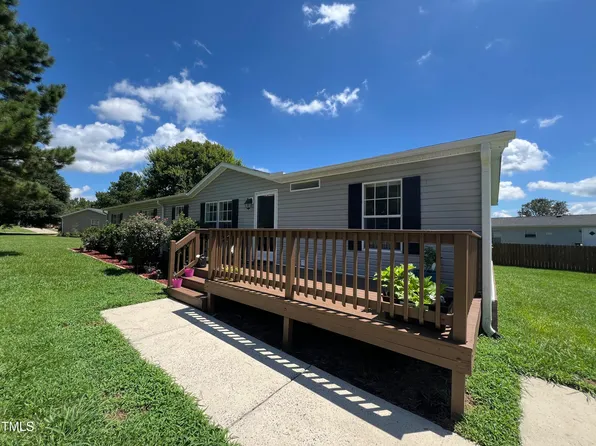 142 Hunters Landing Dr, Smithfield, NC 27577