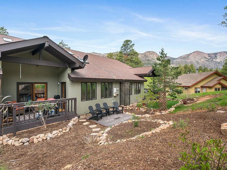 565 Hogan Cir