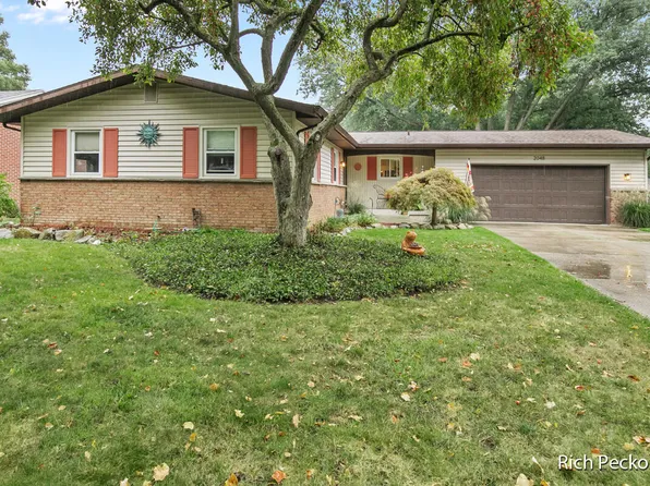 2048 Highbluff Dr NE, Grand Rapids, MI 49505