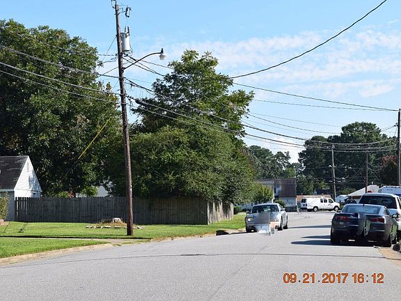 5th image of 15 Briarwood Dr