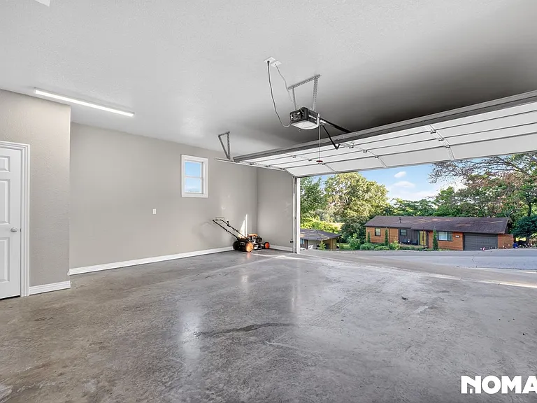 2088 E Custer Ln — Photo 31