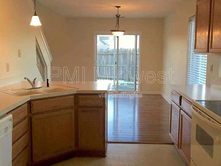 736 Pine Lake Dr — Photo 10