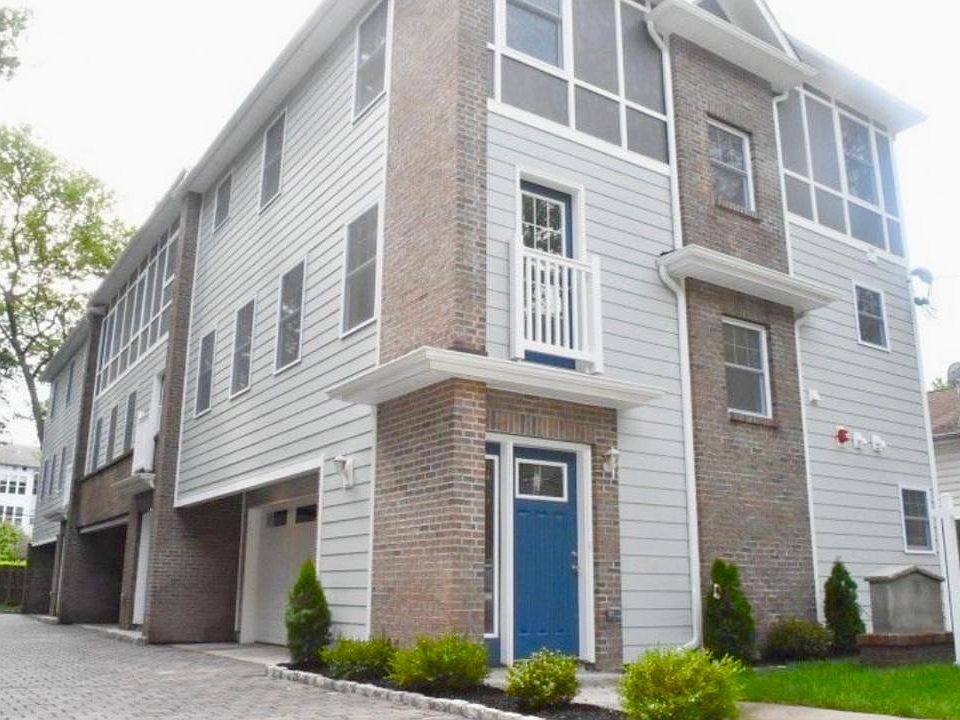 1st image of 160 Church St