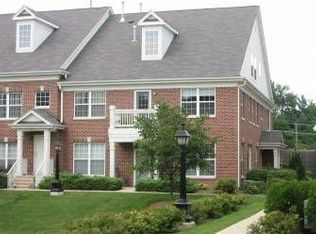 425 Commons Cir, Clarendon Hills, IL 60514