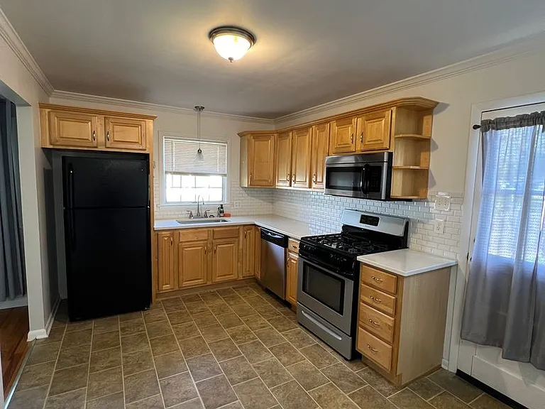 427 W Marion St — Photo 5