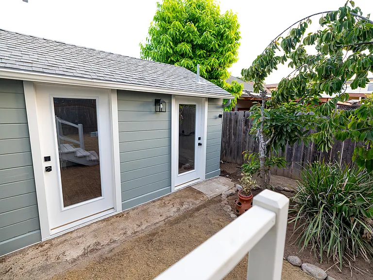 3712 Richmond St — Photo 2