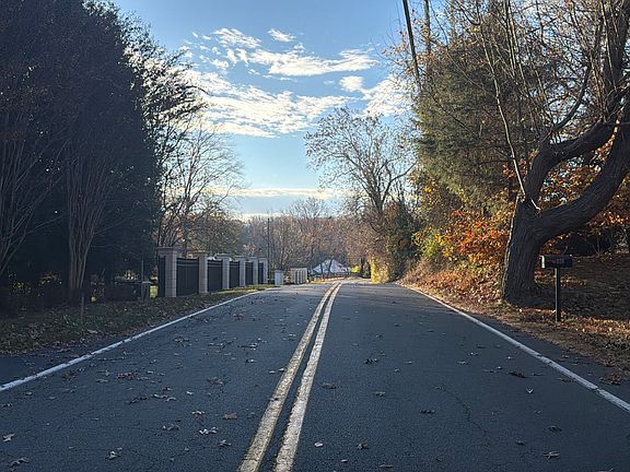 5th image of 634 River Bend Rd