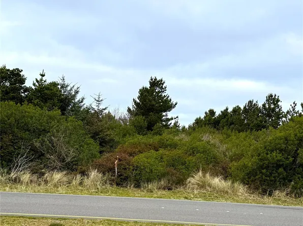 657 Ocean Shores Boulevard SW, Ocean Shores, WA 98569