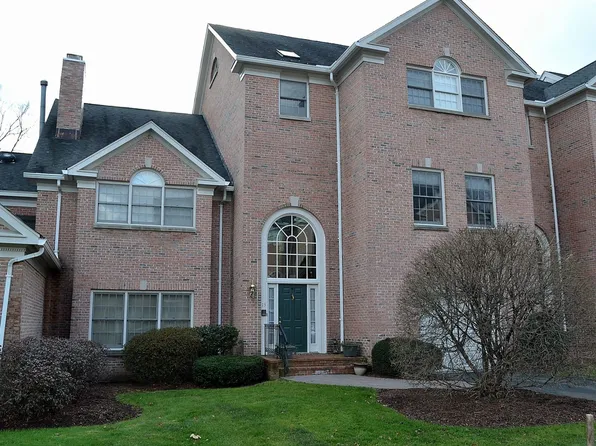 13 Governors Row, West Hartford, CT 06117