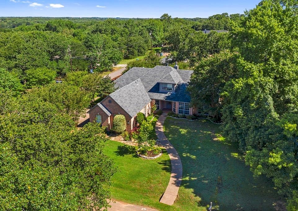 1st image of 4020 Holly Ln