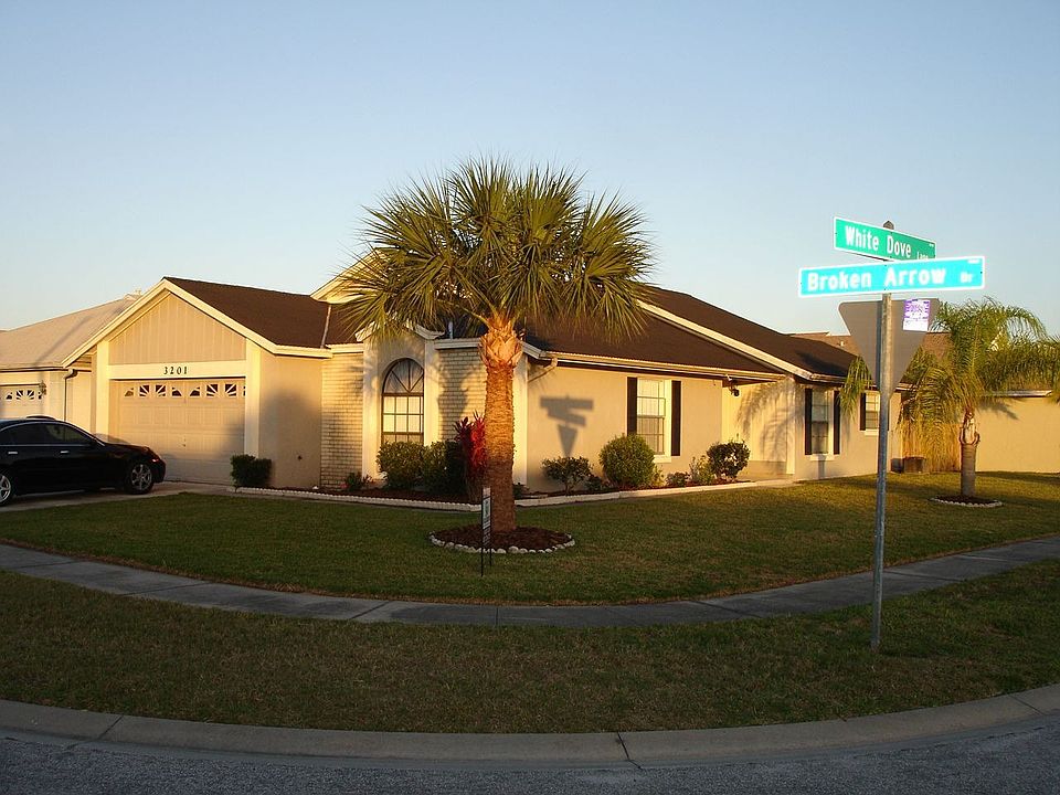 Front of Home w/ Side Entry Garage