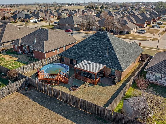2nd image of 609 N Ponderosa Way