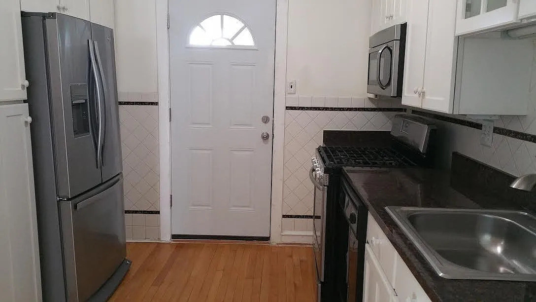 2 bed, 1400 sqft, $1,950 — Photo 2