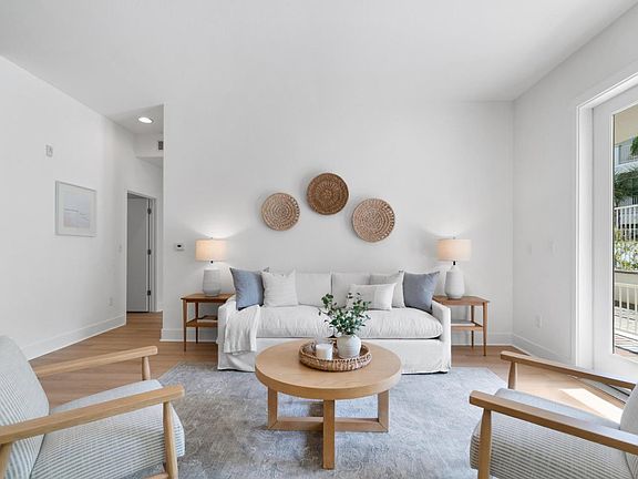 5th image of 2030 N Pacific Ave Unit 113