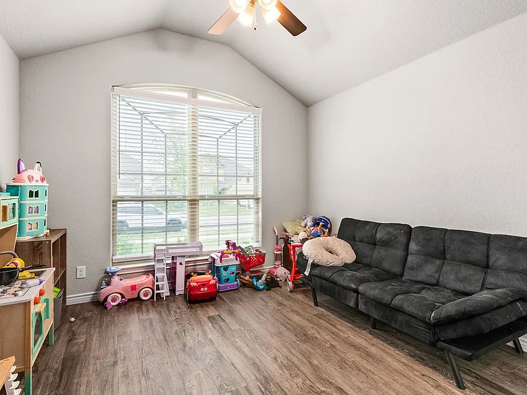 907 McLaury Cv — Photo 13
