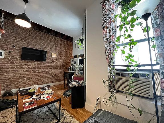4th image of 788 Park Pl APT 8