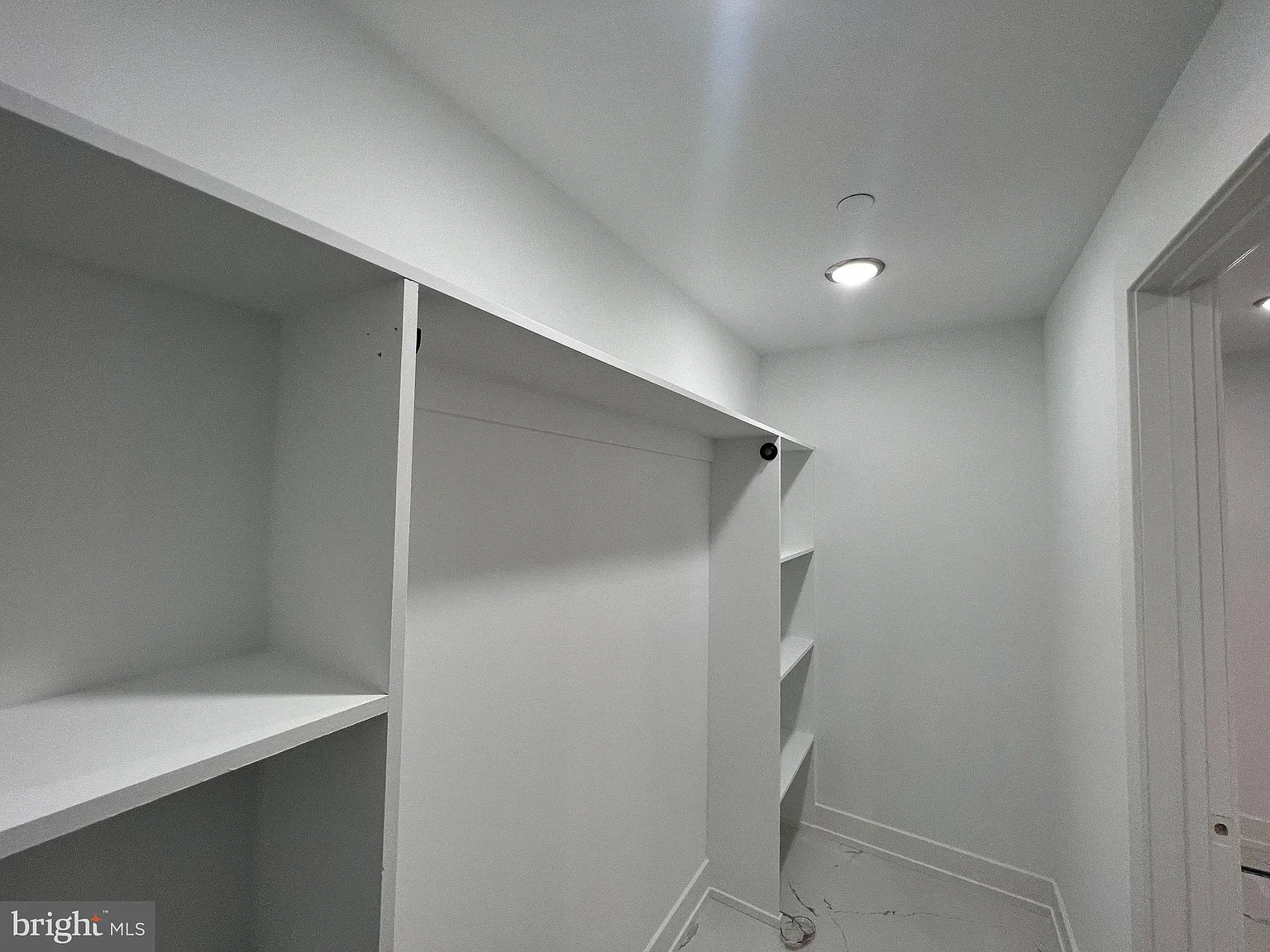 3 bed, 3.0 bath, 1400 sqft, $1,956 — Photo 3