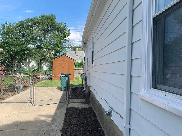 23092 Hoover Ave — Photo 16