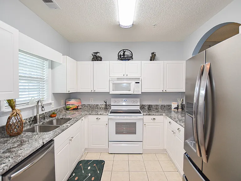 5825 Catalina Dr #723 — Photo 6