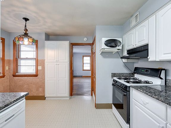 5th image of 4967 Maple St