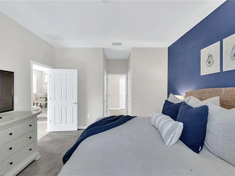 1163 S Town And River Dr — Photo 3