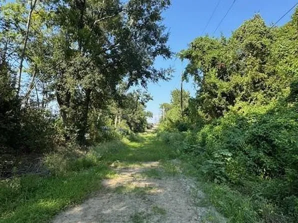 438 River Oaks Dr, Destrehan, LA 70047