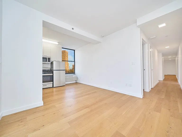2338 2nd Ave #8A — Photo 2